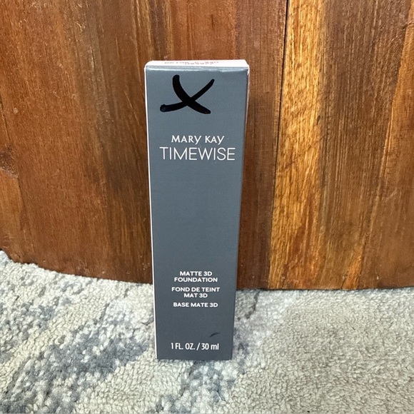 NIB Mary Kay Timewise Matte 3D Foundation Beige C 220 Full Size - Picture 1 of 4